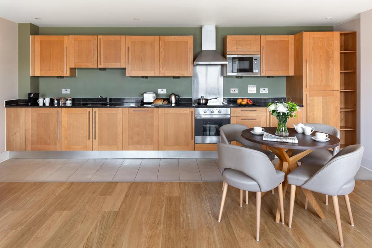 Marlin Apartments Commercial Road - Limehouse Londen Buitenkant foto